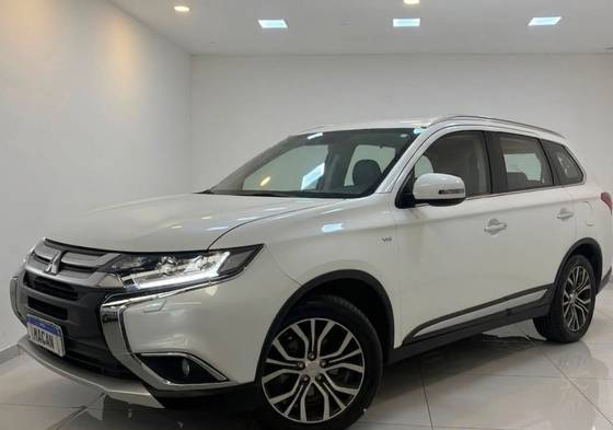 MITSUBISHI OUTLANDER 3.0 GT 4X4 V6 24V GASOLINA 4P AUTOMÁTICO MITSUBISHI OUTLANDER 3.0 GT 4X4 V6 24V GASOLINA 4P AUTOMÁTICO